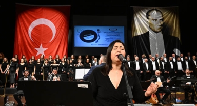Böcek, ‘Sevda Türküleri’ dinledi
