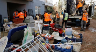 Büyükşehir 2 bin 403 personelle afetzedelerin yanında