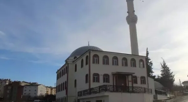 'Camiye yardım' bahanesiyle para toplayıp kaçtı