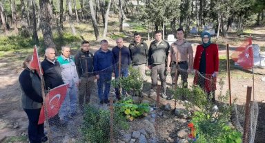 Depremde hayatını kaybeden müdür ve kızı anıldı