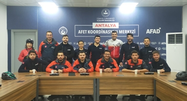 Depremzede çocuklara oyuncak gönderdiler