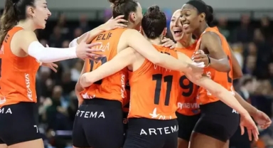 Eczacıbaşı Dynavit yarı finalde