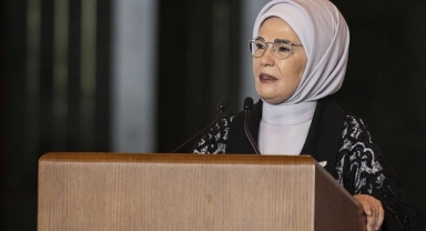 Emine Erdoğan: Sadece binaları değil, kalplerimizi de yıktı