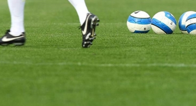 Hakeme yumruk atan futbolcu tutuklandı