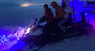 Karda mahsur kalan 9 kişiyi JAK kurtardı 