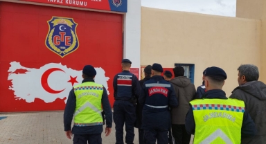 Kasten adam öldürme suçundan aranan 2 kişi yakalandı