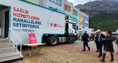 Mobil sağlık merkezi Kemer'de hizmet verdi
