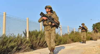 MSB: Suriye sınırında 2'si DEAŞ'lı terörist 17 kişi yakalandı