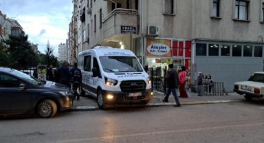 Odasında ölü bulundu