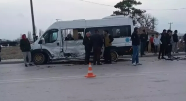 Okul servisi kaza yaptı
