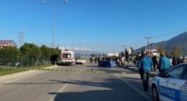 Otomobil ve motosiklet çarpıştı