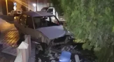Otomobiliyle apartmanın bahçesine girdi