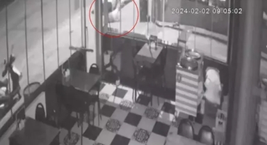 Oturduğu dairenin balkonundan düşüp öldü