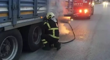 Tırın lastikleri alev aldı
