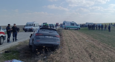 Traktör ile otomobilin çarpışması sonucu 2 kişi öldü
