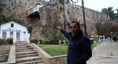Yağmura surlar da dayanamadı