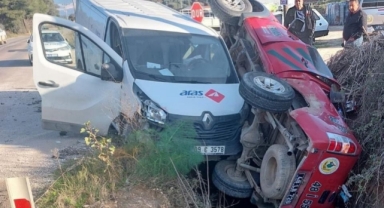 Yangına müdahale aracındaki 2 kişi yaralandı