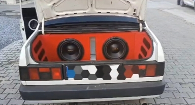 Yüksek sesle müzik dinleyen sürücülere ceza