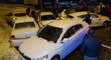 30 araç birbirine girdi, 13 kişi yaralandı
