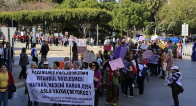 Antalyalı kadınlardan 8 Mart Mitingi