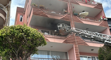 Apartmandaki yangın korkuttu