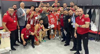 Ayos çeyrek finalde