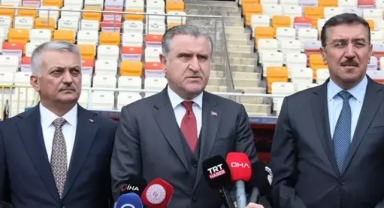 Bakan Bak: Mahallelerde yeniden halı sahalar yapacağız
