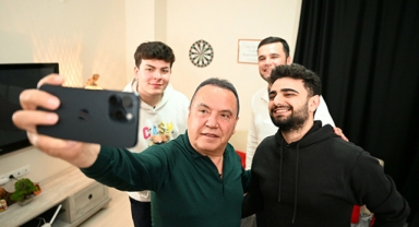 Böcek, öğrencilerle sahur yaptı