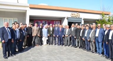 Çavuşoğlu, Serik'te muhtarlarla buluştu