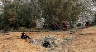 Dağda mahsur kalan 2 kişiyi AFAD kurtardı