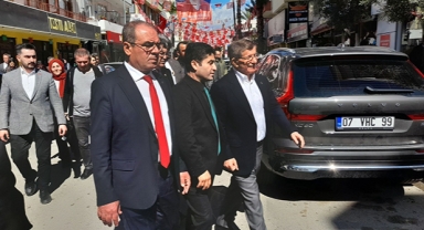 Davutoğlu'ndan Kumluca'da esnaf ziyareti