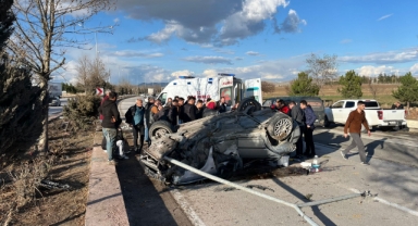 Devrilen otomobilin sürücüsü öldü