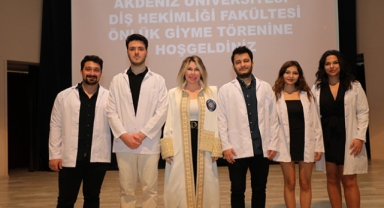 Diş hekimi adayları beyaz önlük giydi