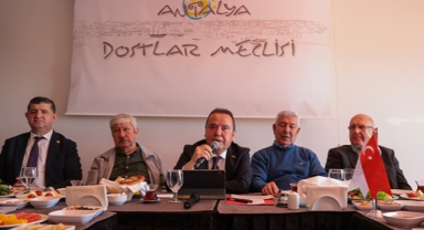 Dostlar Meclisi’nin konuğu Böcek oldu
