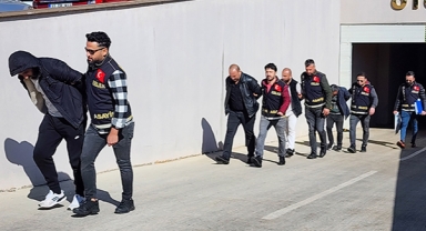 Fuhuş şüphelileri: Esnafız, çikolata satıyoruz