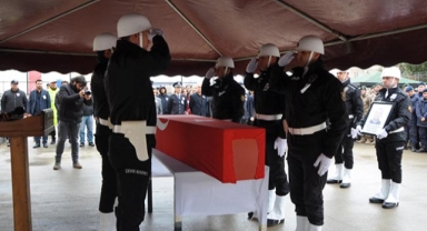 Görevi başında ölen polise tören