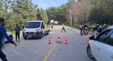 Hafriyat kamyonuna çarptı