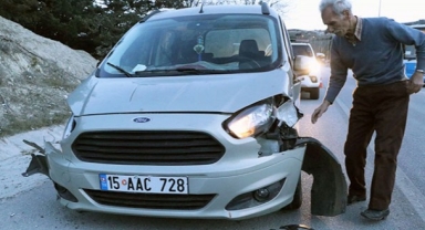 Kontrolden çıkan araç bariyerlere çarptı