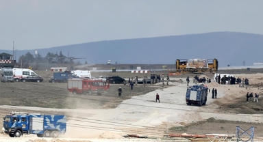 Konya'da askeri eğitim uçağı düştü: Pilot paraşütle atladı