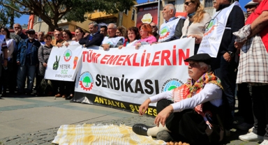 Kuru soğan ve ekmekle eylem
