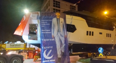 Lüks yatla seçim konvoyu