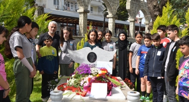 Mahra mezarı başında anıldı