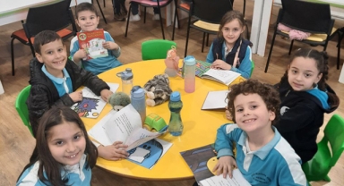 Minik öğrenciler kütüphanede