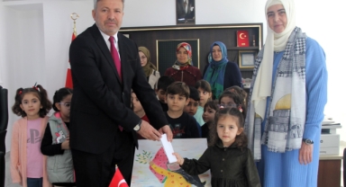 Minik yüreklerden ‘Bir dua, bir fırça’
