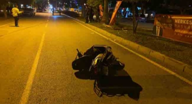 Motosikletin yayaya çarpması sonucu 2 kişi ağır yaralandı