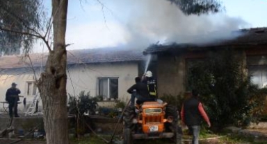 Yangında hasar gördü
