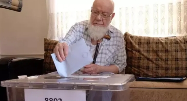 Oylarını seyyar sandıkta kullandılar