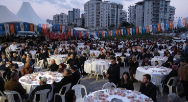 Rıza Sümer mahalle iftarında