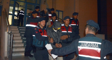 Sahte evrak dolandırıcıları yakalandı
