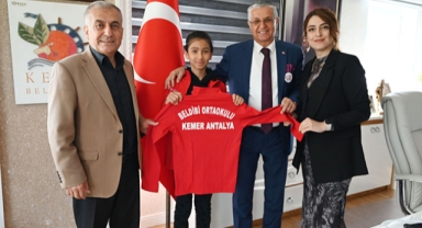 Şampiyonlardan Topaloğlu’na ziyaret